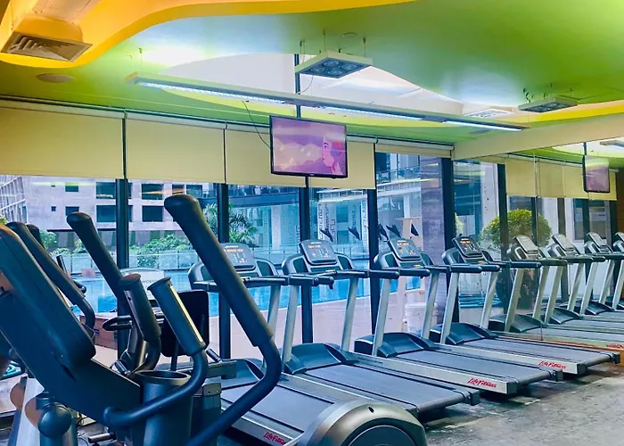 Poblacion With Pool Gym Jacuzzi And Pool Table *