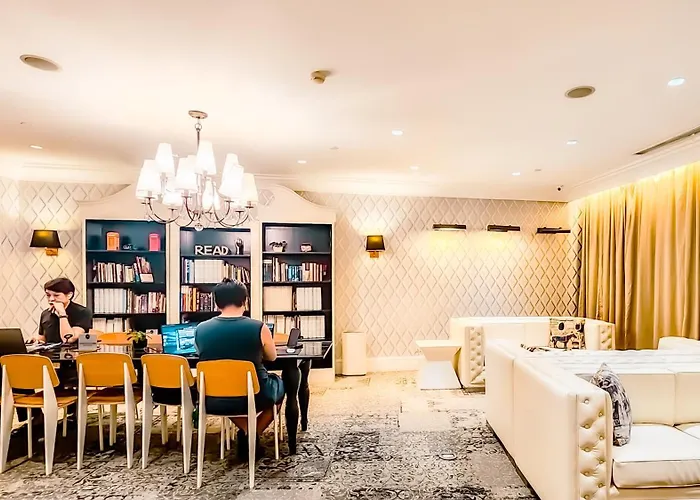 Apartment Poblacion With Pool Gym Jacuzzi And Pool Table